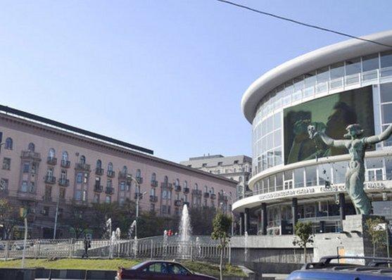 White Tiger In Center Of Tbilisi Exterior foto