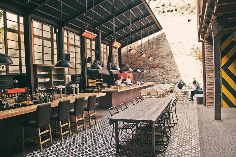 White Tiger In Center Of Tbilisi Exterior foto