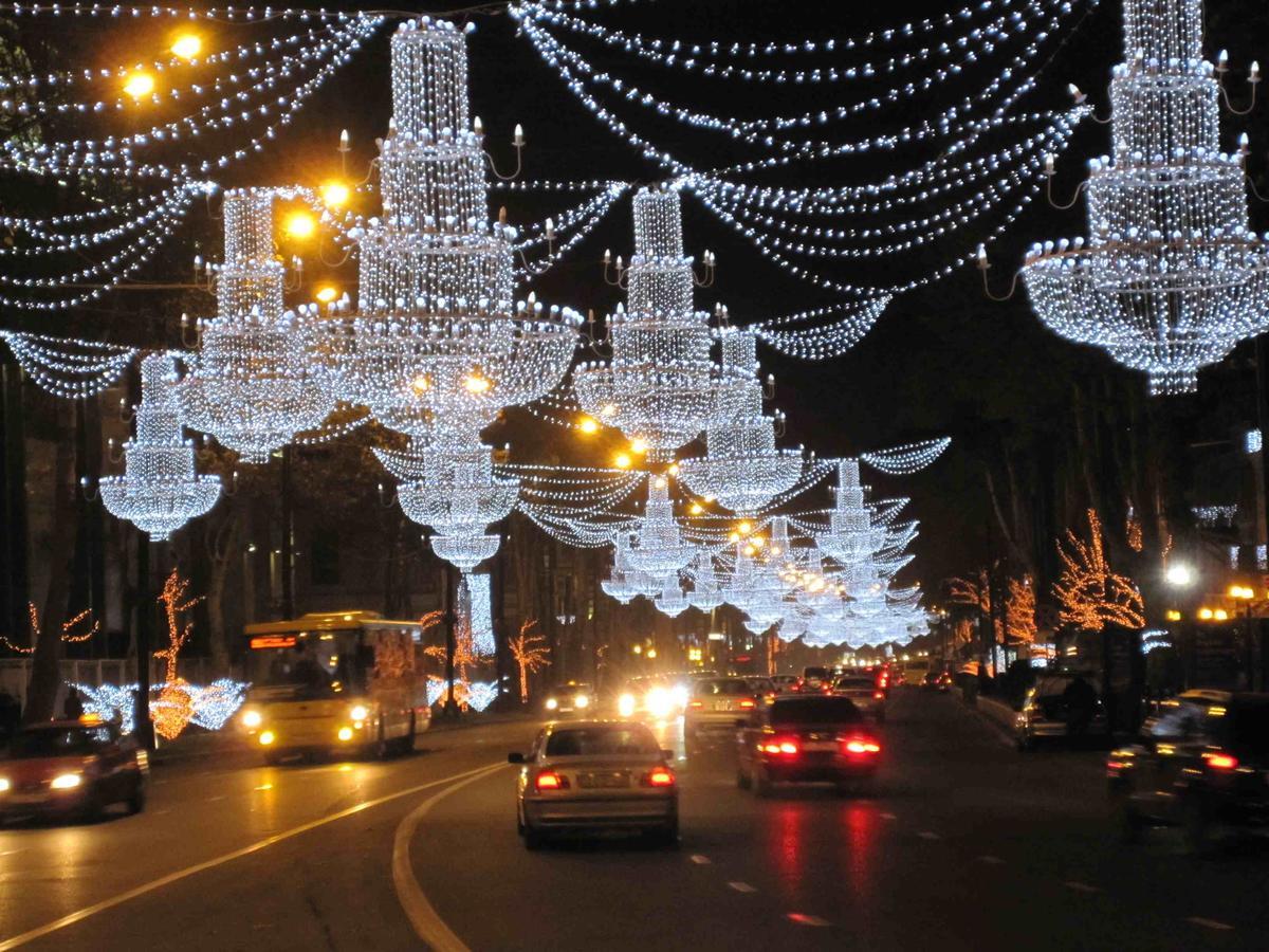 White Tiger In Center Of Tbilisi Exterior foto