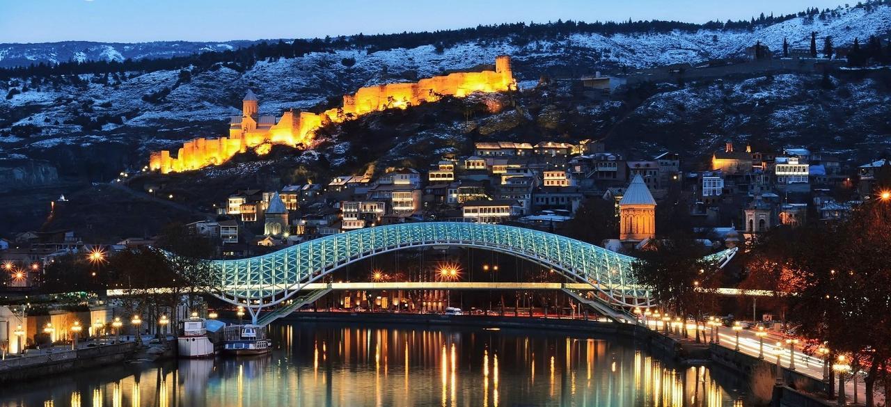 White Tiger In Center Of Tbilisi Exterior foto