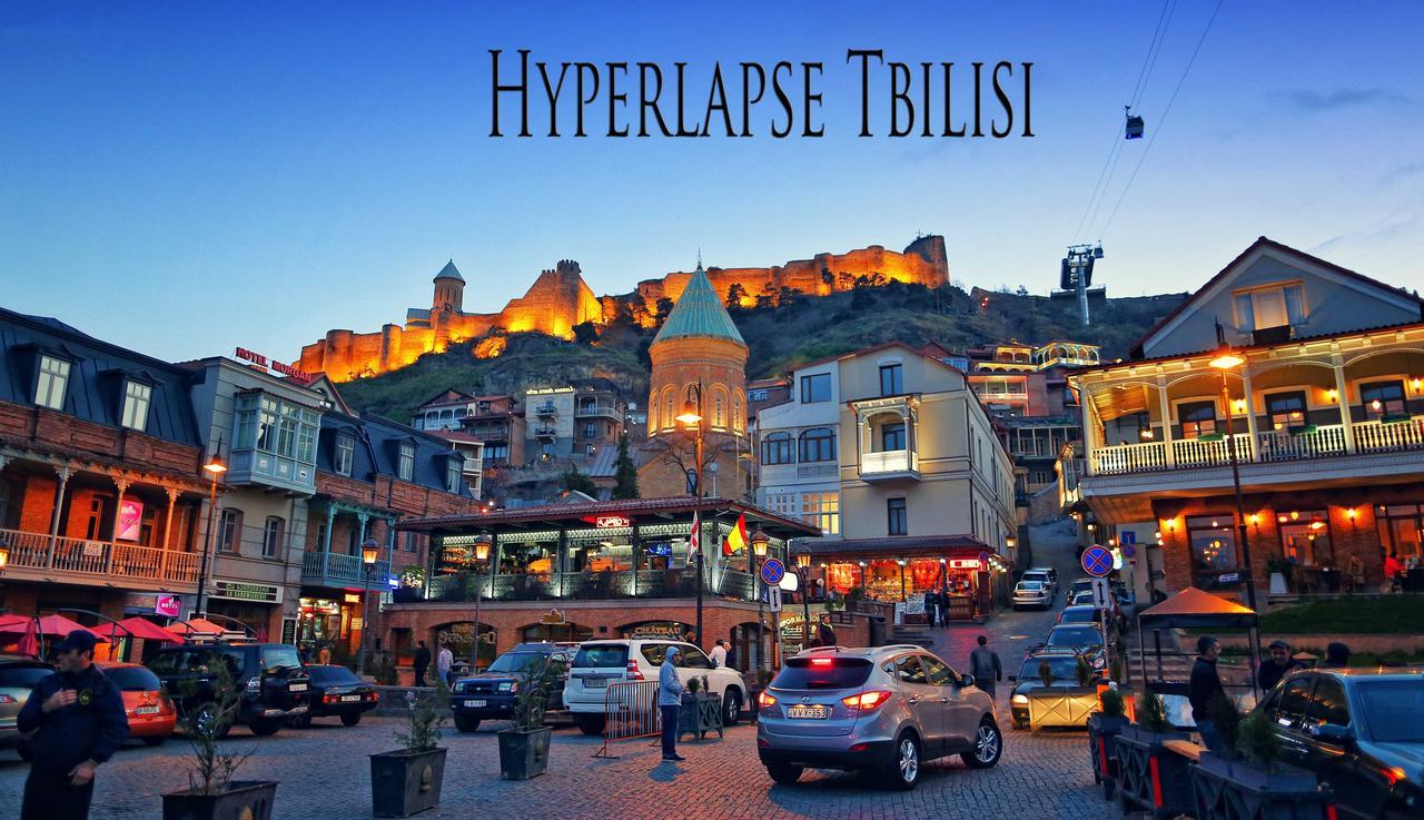 White Tiger In Center Of Tbilisi Exterior foto